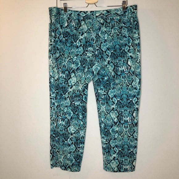 Liz Claiborne teal snake print cropped pants - Picture 13 of 14